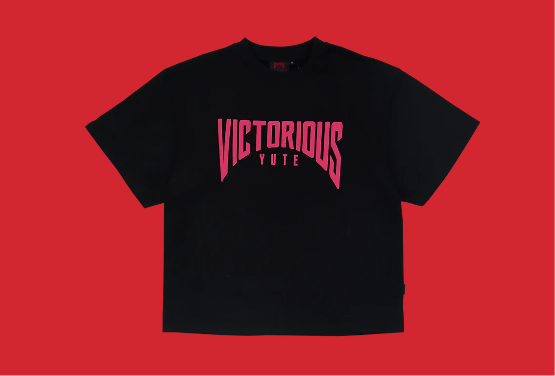 VY TEXT LOGO BLACL T-SHIRT