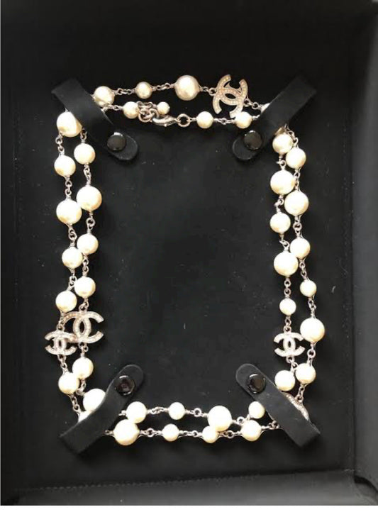 AUTHENTIC CHANEL 5 CC LOGO CLASSIC LONG CRYSTAL AND WHITE PEARL
